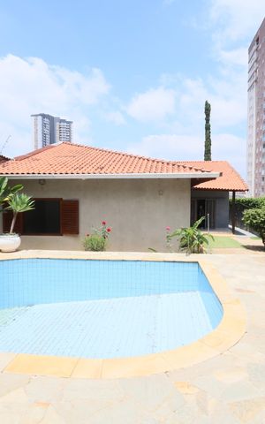 Casa para alugar com 237m², 3 quartos e 4 vagasPiscina