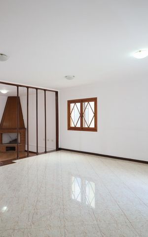 Casa para alugar com 237m², 3 quartos e 4 vagasSala