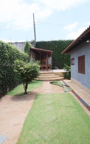 Casa para alugar com 237m², 3 quartos e 4 vagasQuintal