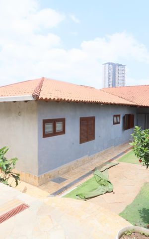 Casa para alugar com 237m², 3 quartos e 4 vagasQuintal
