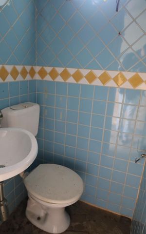 Casa para alugar com 237m², 3 quartos e 4 vagasBanheiro da piscina