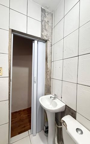 Casa para alugar com 60m², 2 quartos e sem vaga Casa para alugar com 60m², 2 quartos e sem vagaBanheiro Social