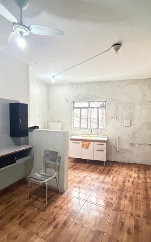 Casa para alugar com 60m², 2 quartos e sem vaga Casa para alugar com 60m², 2 quartos e sem vagaSala