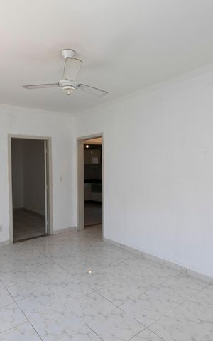Casa à venda com 98m², 2 quartos e 2 vagasSALA