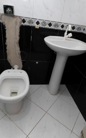 Casa à venda com 98m², 2 quartos e 2 vagasBANHEIRO QUARTO Nº 2 - SUITE