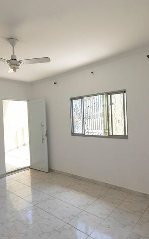 Casa à venda com 98m², 2 quartos e 2 vagasSALA