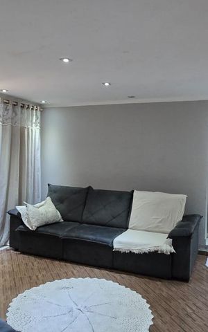 Casa à venda com 160m², 3 quartos e 2 vagas Casa à venda com 160m², 3 quartos e 2 vagasSala