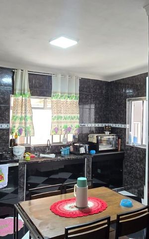 Casa à venda com 160m², 3 quartos e 2 vagas Casa à venda com 160m², 3 quartos e 2 vagasCozinha