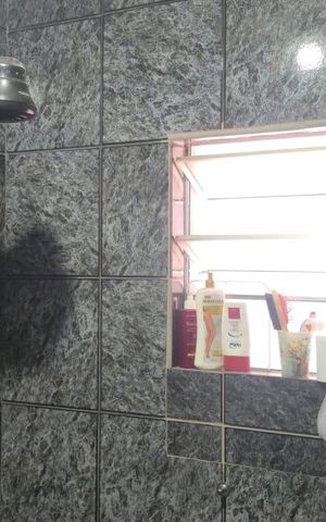 Casa à venda com 160m², 3 quartos e 2 vagas Casa à venda com 160m², 3 quartos e 2 vagasBanheiro Social 01