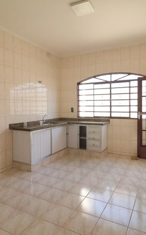 Casa para alugar com 200m², 4 quartos e 2 vagas