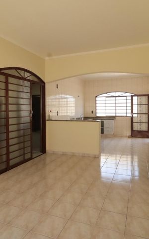 Casa para alugar com 200m², 4 quartos e 2 vagas