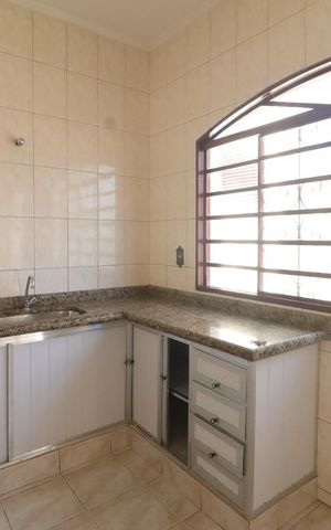 Casa para alugar com 200m², 4 quartos e 2 vagas