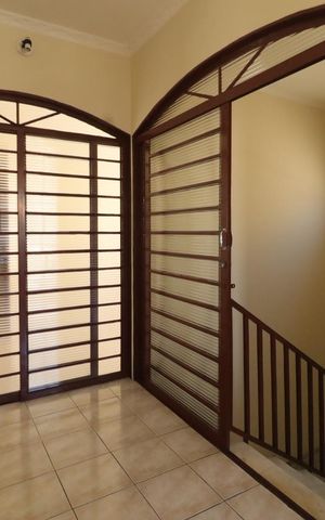 Casa para alugar com 200m², 4 quartos e 2 vagas