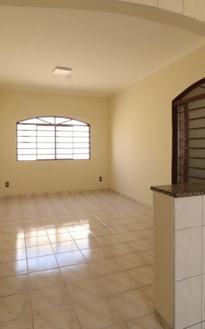 Casa para alugar com 200m², 4 quartos e 2 vagas