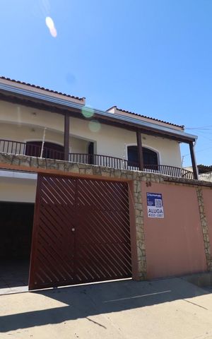 Casa para alugar com 200m², 4 quartos e 2 vagas