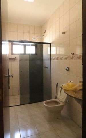 Casa para alugar com 200m², 4 quartos e 2 vagas