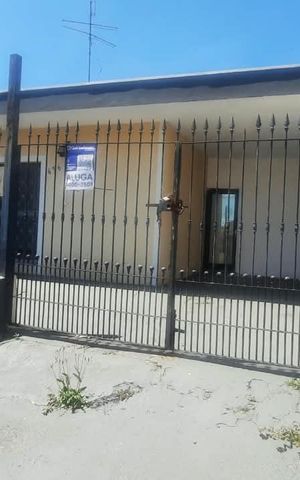 Casa para alugar com 180m², 3 quartos e 3 vagas Casa para alugar com 180m², 3 quartos e 3 vagasFachada