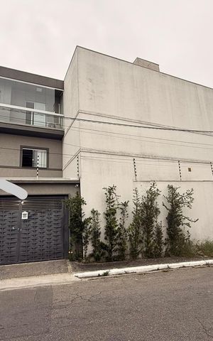 Casa para alugar com 108m², 2 quartos e 2 vagas Casa para alugar com 108m², 2 quartos e 2 vagasFachada