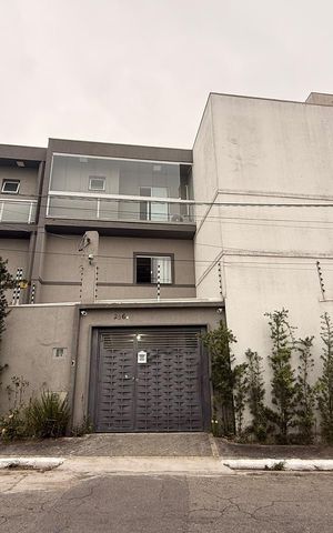 Casa para alugar com 108m², 2 quartos e 2 vagas Casa para alugar com 108m², 2 quartos e 2 vagasFachada