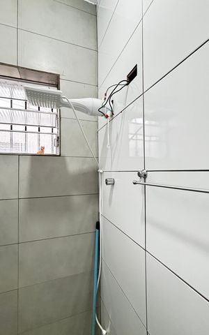 Casa à venda com 58m², 2 quartos e sem vaga Casa à venda com 58m², 2 quartos e sem vagaBanheiro