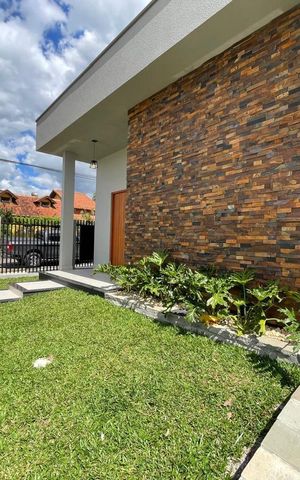 Casa à venda com 130m², 3 quartos e 2 vagas