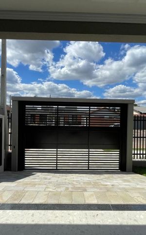 Casa à venda com 130m², 3 quartos e 2 vagas