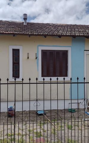 Casa à venda com 132m², 2 quartos e 1 vaga Casa à venda com 132m², 2 quartos e 1 vagaFachada