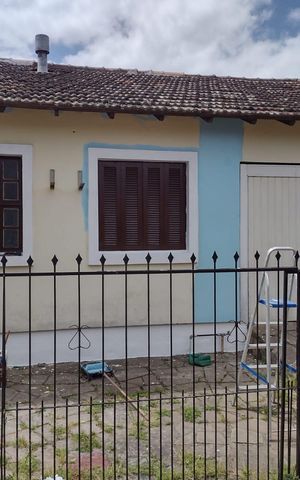Casa à venda com 132m², 2 quartos e 1 vaga Casa à venda com 132m², 2 quartos e 1 vagaFachada