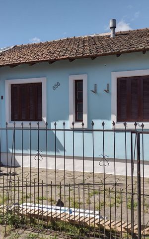 Casa à venda com 132m², 2 quartos e 1 vaga Casa à venda com 132m², 2 quartos e 1 vagaFachada
