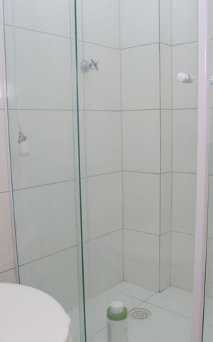 Casa de condomínio à venda com 42m², 2 quartos e sem vaga Casa de condomínio à venda com 42m², 2 quartos e sem vagaBanheiro