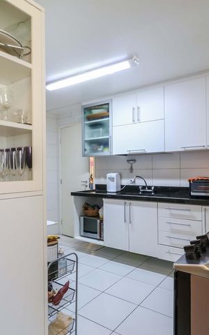 Apartamento à venda com 123m², 3 quartos e 2 vagas Apartamento à venda com 123m², 3 quartos e 2 vagasCozinha