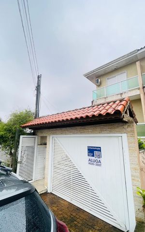 Casa de condomínio para alugar com 260m², 3 quartos e 3 vagasFachada com placa instalada