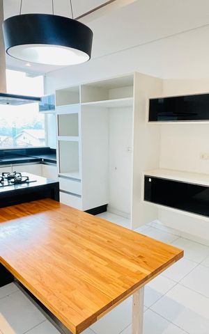 Casa de condomínio para alugar com 260m², 3 quartos e 3 vagasCozinha