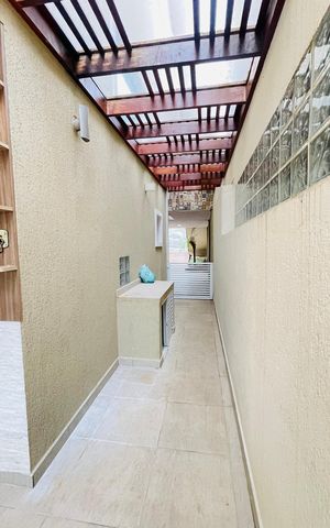 Casa de condomínio para alugar com 260m², 3 quartos e 3 vagasCorredor de acesso a área privativa