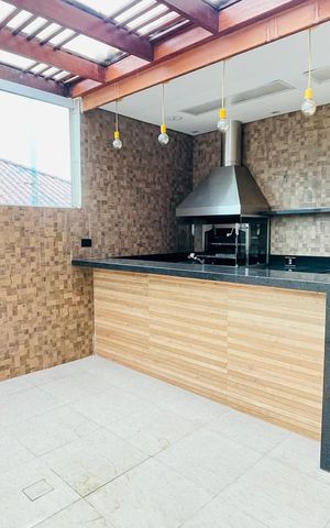 Casa de condomínio para alugar com 260m², 3 quartos e 3 vagasÁrea privativa/ Churrasqueira