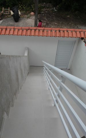 Casa para alugar com 95m², 2 quartos e 1 vagaEscada