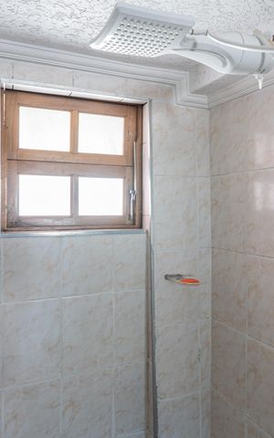 Casa para alugar com 90m², 2 quartos e 2 vagasBanheiro