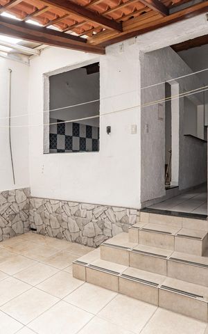 Casa para alugar com 90m², 2 quartos e 2 vagasQuintal
