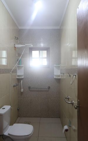 Casa à venda com 470m², 2 quartos e 7 vagasBanheiro