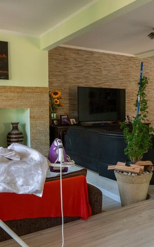 Casa de condomínio à venda com 310m², 4 quartos e 4 vagas Casa de condomínio à venda com 310m², 4 quartos e 4 vagasSala
