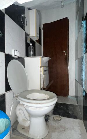 Casa à venda com 305m², 3 quartos e 3 vagas Casa à venda com 305m², 3 quartos e 3 vagasLavabo