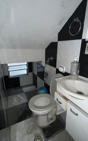 Casa à venda com 305m², 3 quartos e 3 vagas Casa à venda com 305m², 3 quartos e 3 vagasLavabo