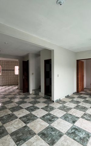 Casa à venda com 305m², 3 quartos e 3 vagas Casa à venda com 305m², 3 quartos e 3 vagasSala
