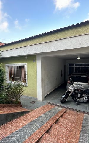 Casa para alugar com 250m², 3 quartos e 2 vagas Casa para alugar com 250m², 3 quartos e 2 vagasGaragem
