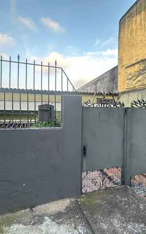 Casa para alugar com 250m², 3 quartos e 2 vagas Casa para alugar com 250m², 3 quartos e 2 vagasFachada