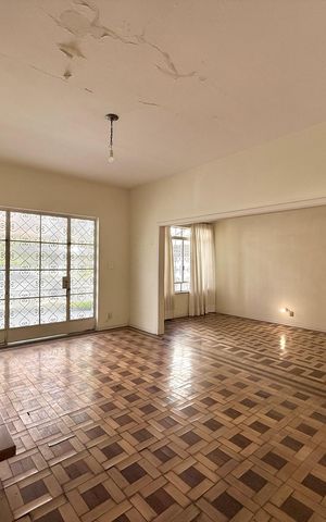 Casa para alugar com 200m², 2 quartos e 2 vagasSala