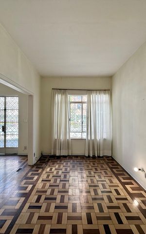 Casa para alugar com 200m², 2 quartos e 2 vagasSala
