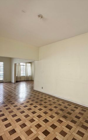 Casa para alugar com 200m², 2 quartos e 2 vagasSala