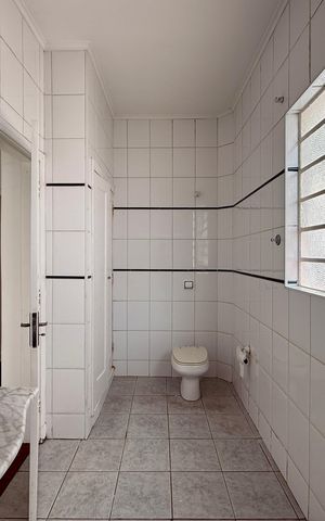 Casa para alugar com 200m², 2 quartos e 2 vagasBanheiro 
