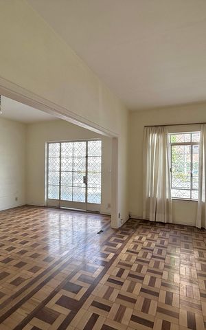 Casa para alugar com 200m², 2 quartos e 2 vagasSala